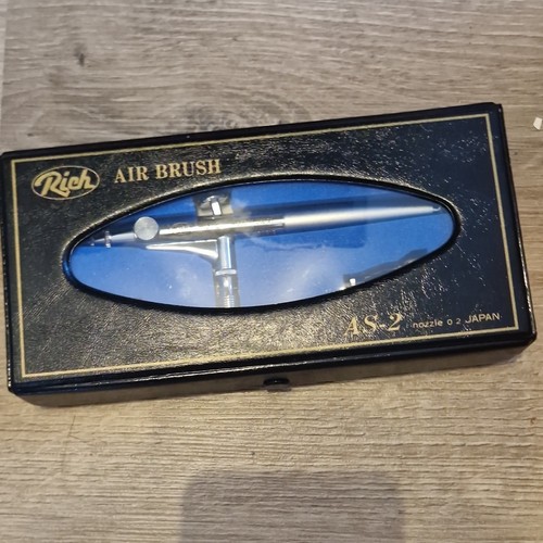 Rich air brush - rich,
