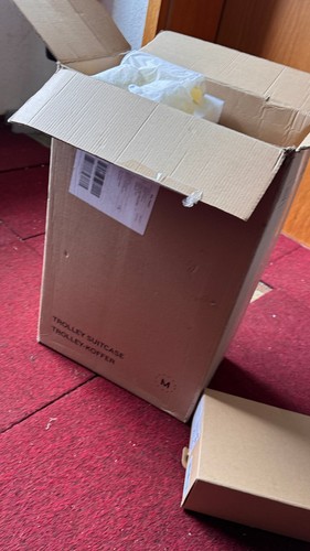 Box mit haushalten und - box,