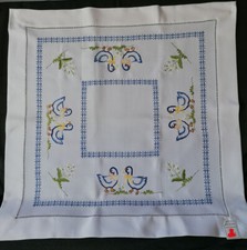 Handgestickte Tischdecke