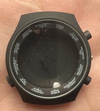 UNSER SCHWARZES PVD-GEHÄUSE