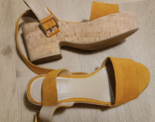 H&M Keilschuhe Keilsandalen Sandaletten 38 Gelb Senfgelb neu Plateau Kork