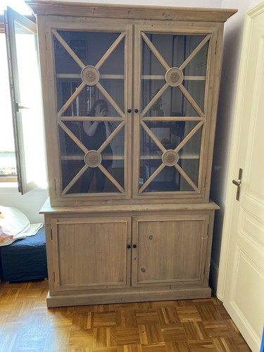 Vitrinenschrank