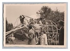 Kinder auf Elefantenrutsche - Altes Foto 1950er