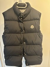 Neuwertige Weste von Moncler
