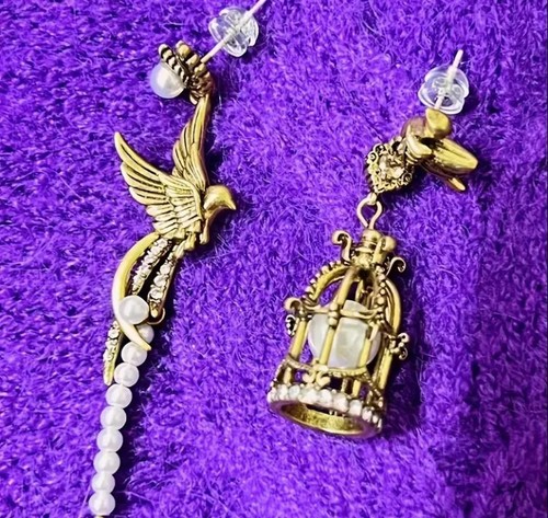 Goldene hängeohrringe mit - hängeohrringe,