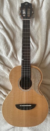Electro acoustic tenor - tenor, ukulele