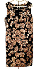 BPC Etuikleid Gr 42, schwarz mit beigefarbenen Blumen, ärmellos, BW mit Stretch