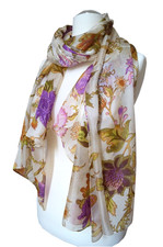 Leicht transparenter Schal aus