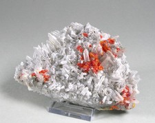 Realgar auf Quarzkristallrasen - optisch toll / Peru (2.17.6)