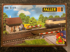 Faller  B 174  Bahnübergang, HO, mit OVP teilweise gebaut u. sauber geklebt.