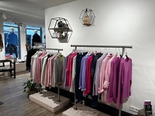 ladeneinrichtung komplett mit Verkaufstresen und Küche