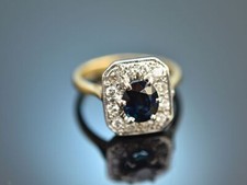 ENGLISCHER DIAMANT RING MIT SAPHIR GEARBEITET AUS GOLD 750 UND PLATIN UM 1980
