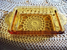 Art Dèco alte Butterschale Haube Glocke Unterteil Pressglas Bernsteinfarbe Antik