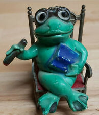 Keramik-Frosch auf Schaukelstuhl (wahrscheinlich Messing)