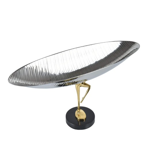 Aluminiumschale auf goldfuß - -,