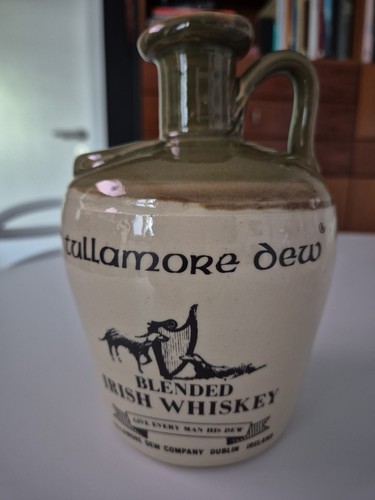 Tullamore dew irish whiskey - tullamore,
