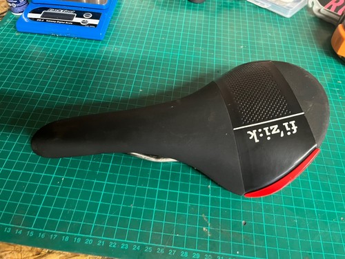 Fizik aliante sattel - r3,