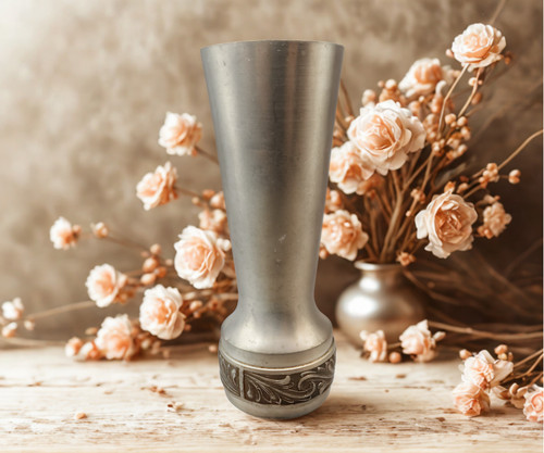 Vintage zinnvase mit - zinnvase,