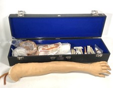 Adam Rouilly Trainingsaufguss / Injektionsarm im Original Etui mit Ständer