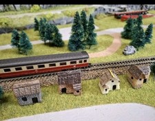 4 St. kleine Hütten Spur Z Berghütte Häuser Schuppen 1:220 Hütte miniclub