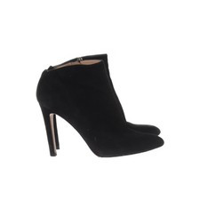 Pura Lopez, Stiefeletten