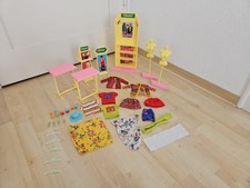 Original Vintage Barbie United Colors of Benetton Boutique 1991 Kleidung Zubehör