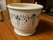 Schöner Blumenübertopf in