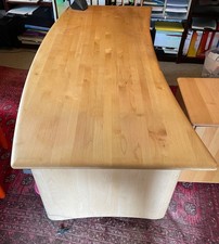 Eleganter Schreibtisch aus Buchenholz mit Container – geschwungene Form 190x90