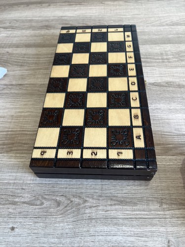 Schachspiel aus holz - schachspiel,