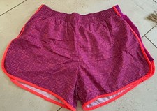 Kurze Sporthose in pink / Gr