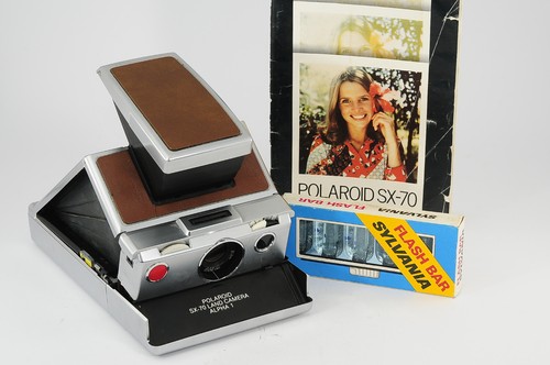 Polaroid sx70 alpha - alpha, flash