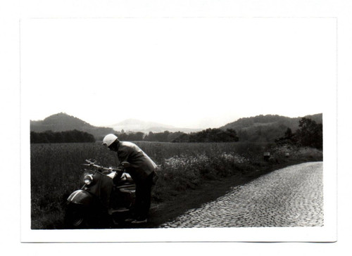 Altes foto mann mit oldtimer - foto,
