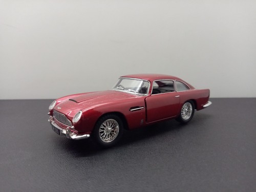 Kinsmart aston martin db5 - 1:36,
