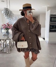 Strickjacke Mit Goldenen