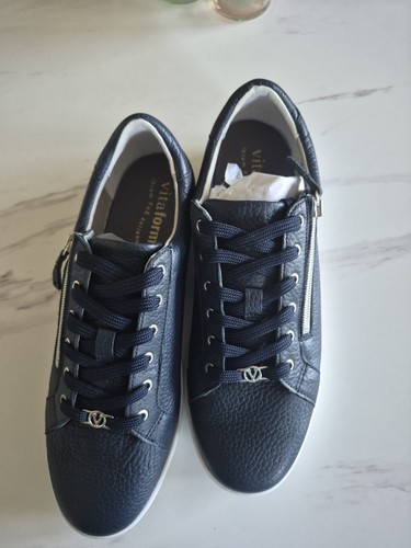 Neue schuhe aus echten - neue,