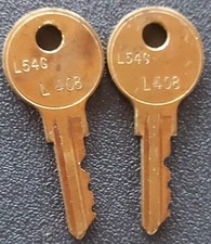 2 x  Original Löwen Dart Schlüssel Fort Lock L54G L408, gebraucht