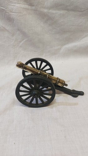 Vintage kanone aus messing und - kanone,
