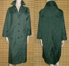 GRÜNER REGENMANTEL - RAINCOAT