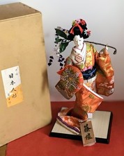 Wisteria Maiden Puppe aus