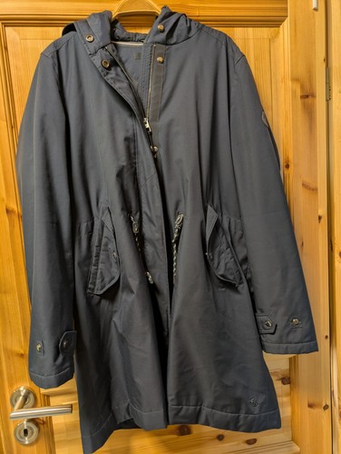 Blaue jacke mit - jacke, kapuze