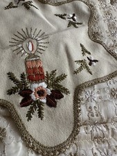 Alte kleine Tischdecke Deckchen Weihnachten Gesteck Handarbeit Bestickt Brokat