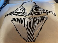 Neuer ungetragener Triangel-Bikini in schwarz-weiß von Jette