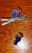 2 Abzeichen / Anstecknadeln - Junge Pioniere  - DDR