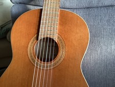 Hochwertige Einsteigergitarre