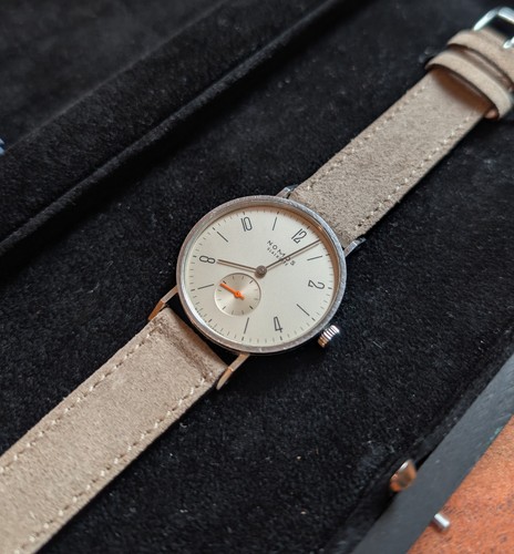 Nomos tangente glasboden - 33,