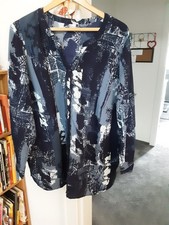 Schöne leichte Bluse Neu 54