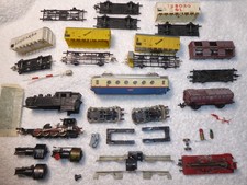 Ersatzteile Zeuke TT Dampflok BR92 92 6582, E-Lok E499 defekt Wagonteile Motoren