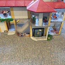 Playmobil 4324 Große Schule und Turnhalle 4325