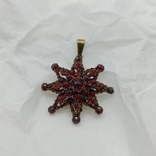 Historischer Anhänger aus ( Verm. ) Tombak & Granatsteinchen - 5,5 Gramm 