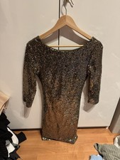 Goldenes Pailletten Kleid Rückenausschnitt